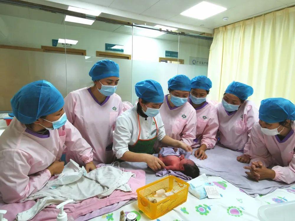 凭祥市妇婴监护型护送